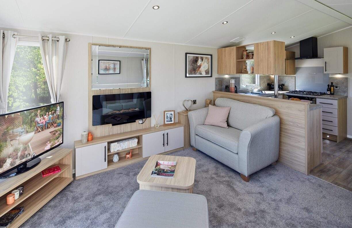 2023 Manor Lounge